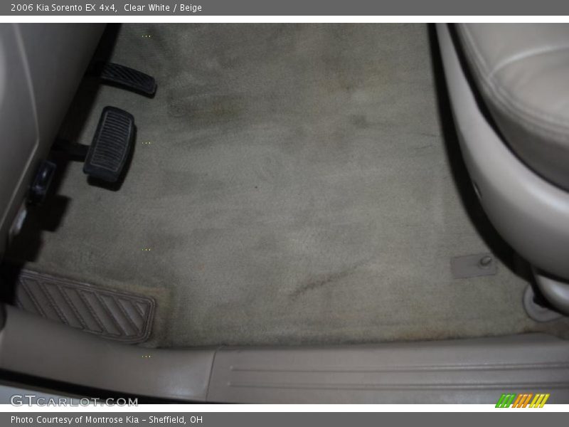 Clear White / Beige 2006 Kia Sorento EX 4x4