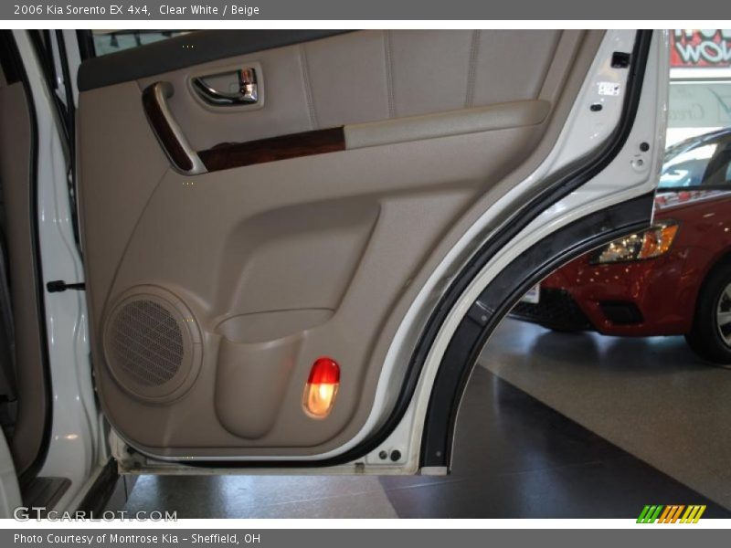 Clear White / Beige 2006 Kia Sorento EX 4x4