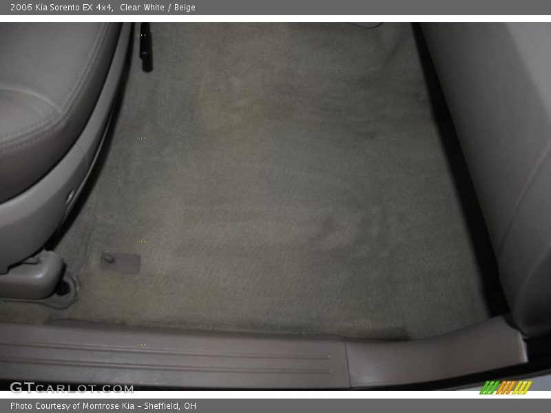 Clear White / Beige 2006 Kia Sorento EX 4x4