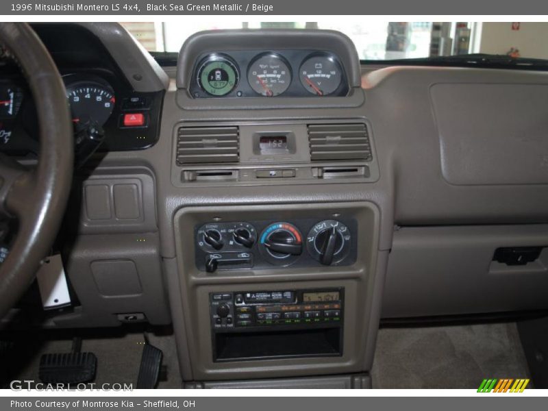 Black Sea Green Metallic / Beige 1996 Mitsubishi Montero LS 4x4