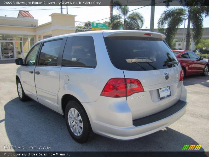 Mercury Sliver Metallic / Aero Grey 2009 Volkswagen Routan S