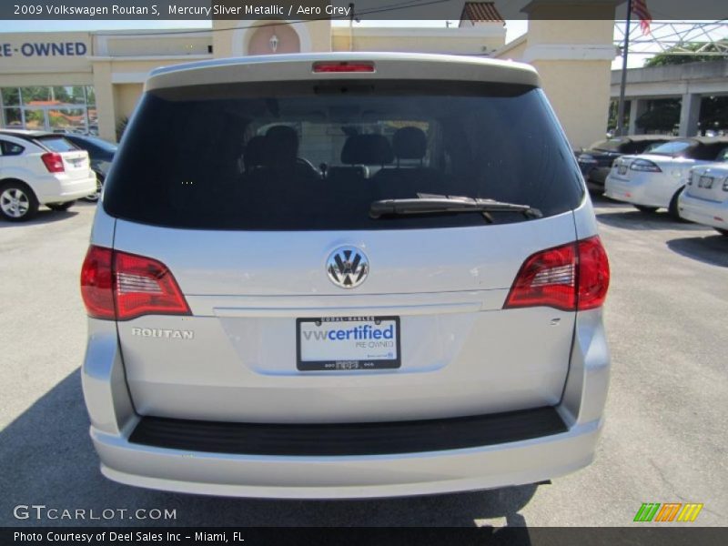 Mercury Sliver Metallic / Aero Grey 2009 Volkswagen Routan S