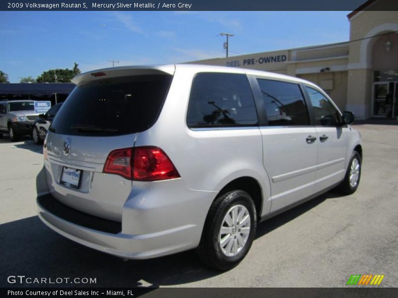 Mercury Sliver Metallic / Aero Grey 2009 Volkswagen Routan S
