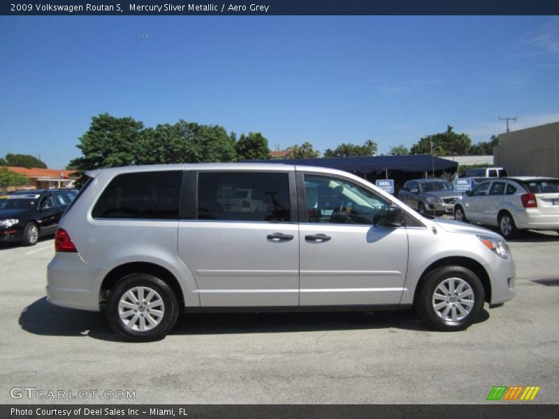 Mercury Sliver Metallic / Aero Grey 2009 Volkswagen Routan S