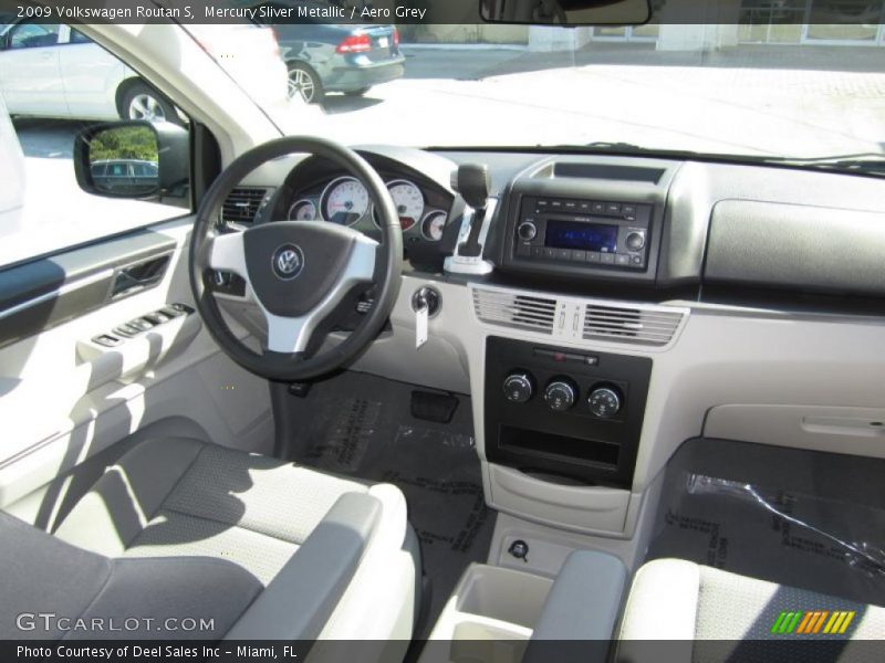 Mercury Sliver Metallic / Aero Grey 2009 Volkswagen Routan S