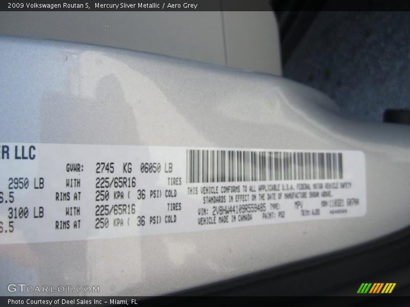 Mercury Sliver Metallic / Aero Grey 2009 Volkswagen Routan S