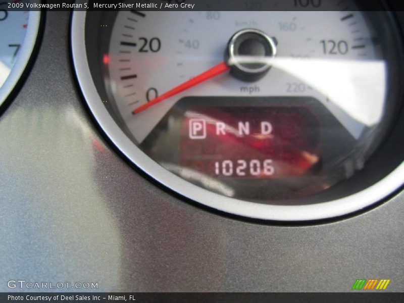 Mercury Sliver Metallic / Aero Grey 2009 Volkswagen Routan S