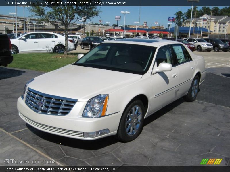 White Diamond Tricoat / Shale/Cocoa Accents 2011 Cadillac DTS Luxury
