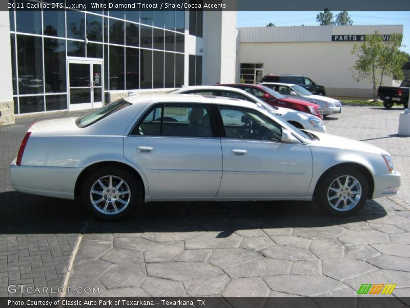 White Diamond Tricoat / Shale/Cocoa Accents 2011 Cadillac DTS Luxury
