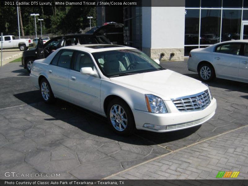 White Diamond Tricoat / Shale/Cocoa Accents 2011 Cadillac DTS Luxury