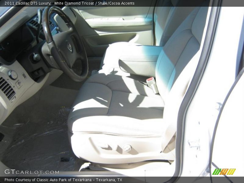 White Diamond Tricoat / Shale/Cocoa Accents 2011 Cadillac DTS Luxury
