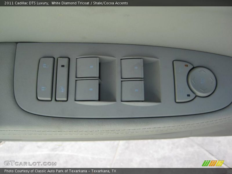 White Diamond Tricoat / Shale/Cocoa Accents 2011 Cadillac DTS Luxury