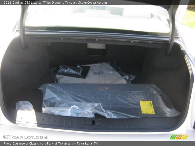 White Diamond Tricoat / Shale/Cocoa Accents 2011 Cadillac DTS Luxury