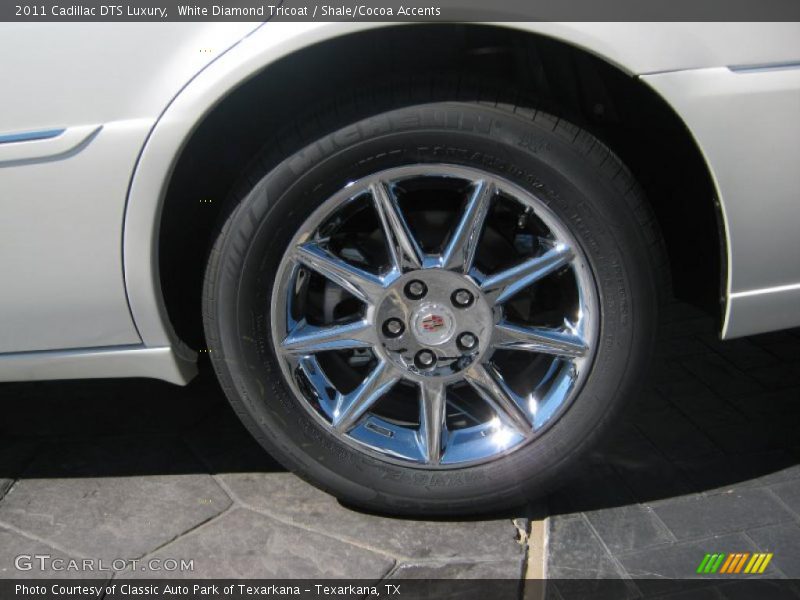 White Diamond Tricoat / Shale/Cocoa Accents 2011 Cadillac DTS Luxury