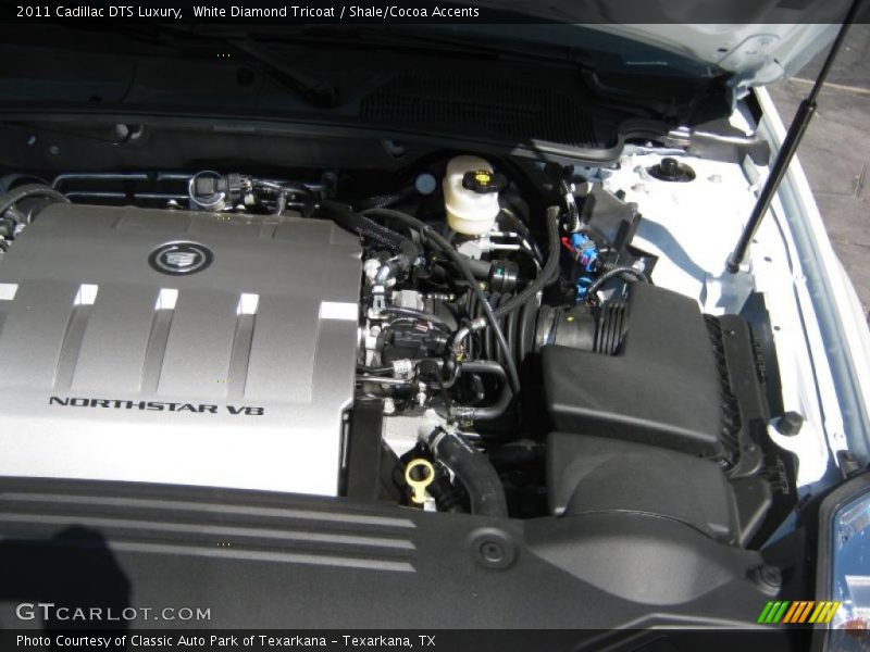 White Diamond Tricoat / Shale/Cocoa Accents 2011 Cadillac DTS Luxury