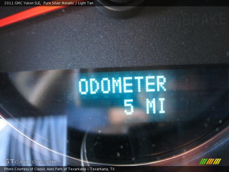 Pure Silver Metallic / Light Tan 2011 GMC Yukon SLE