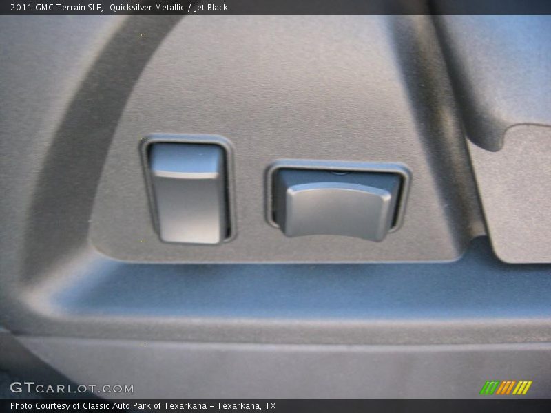 Quicksilver Metallic / Jet Black 2011 GMC Terrain SLE