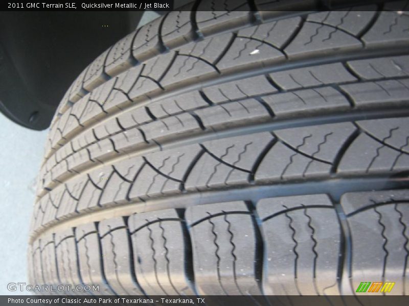 Quicksilver Metallic / Jet Black 2011 GMC Terrain SLE