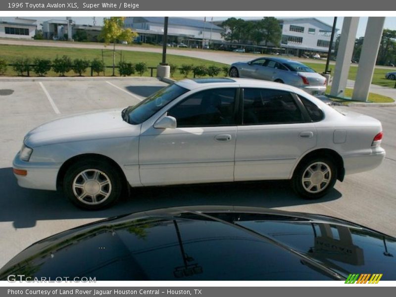 Super White / Beige 1996 Toyota Avalon XLS