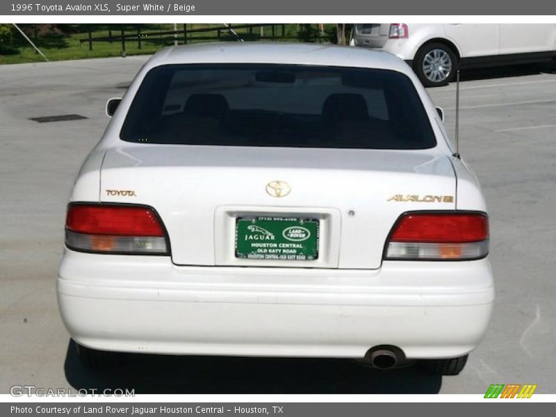 Super White / Beige 1996 Toyota Avalon XLS