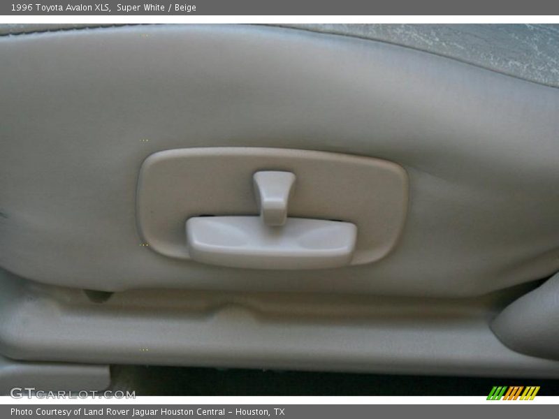Super White / Beige 1996 Toyota Avalon XLS