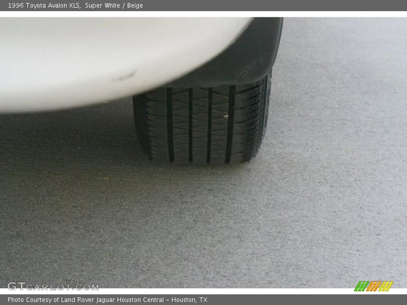 Super White / Beige 1996 Toyota Avalon XLS