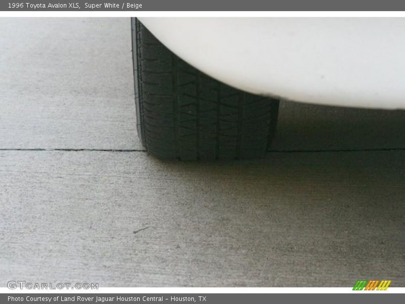 Super White / Beige 1996 Toyota Avalon XLS