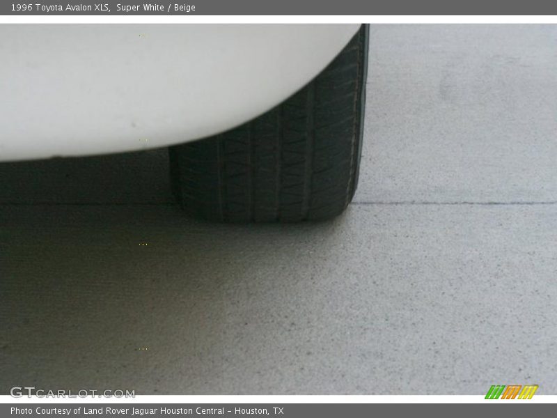 Super White / Beige 1996 Toyota Avalon XLS