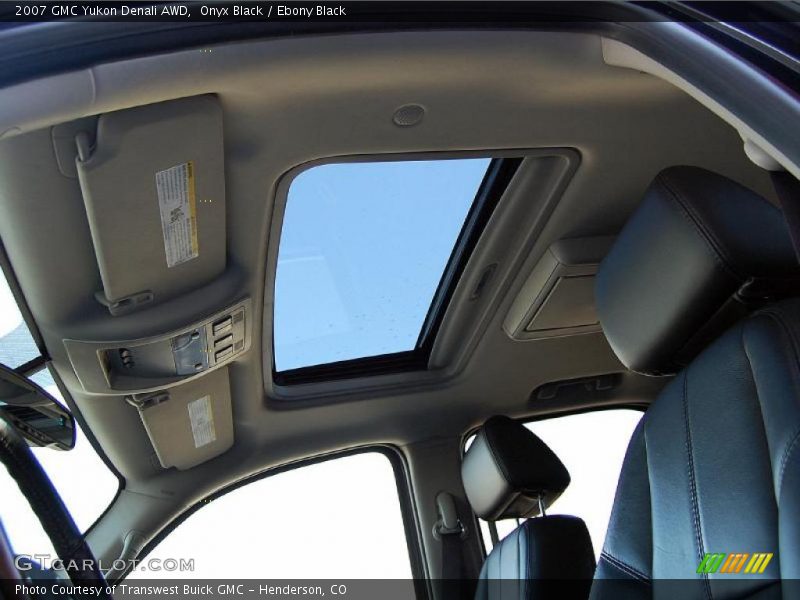 Onyx Black / Ebony Black 2007 GMC Yukon Denali AWD