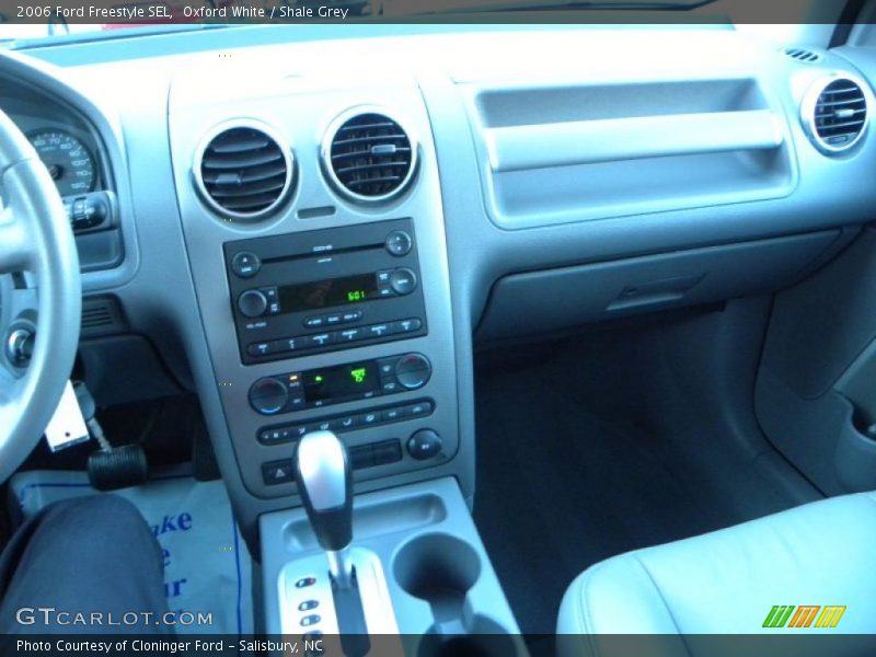 Oxford White / Shale Grey 2006 Ford Freestyle SEL