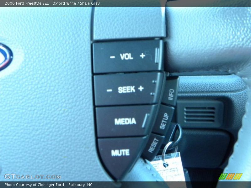 Oxford White / Shale Grey 2006 Ford Freestyle SEL