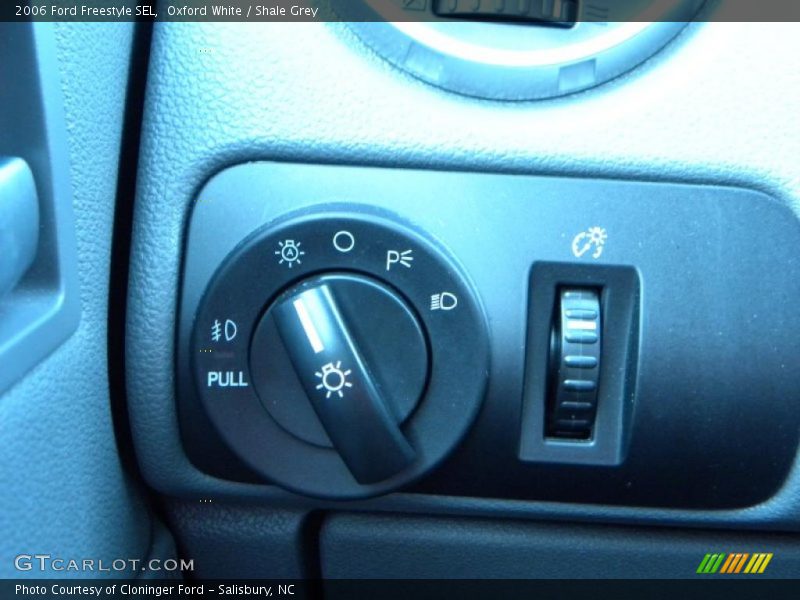 Oxford White / Shale Grey 2006 Ford Freestyle SEL