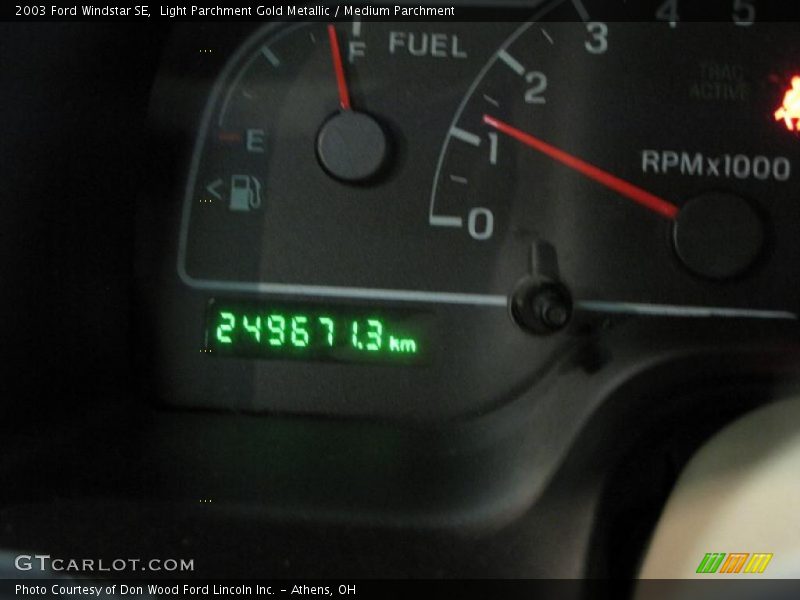 Light Parchment Gold Metallic / Medium Parchment 2003 Ford Windstar SE
