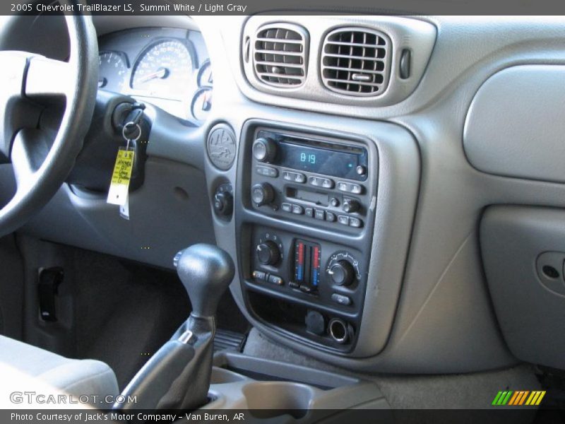 Summit White / Light Gray 2005 Chevrolet TrailBlazer LS
