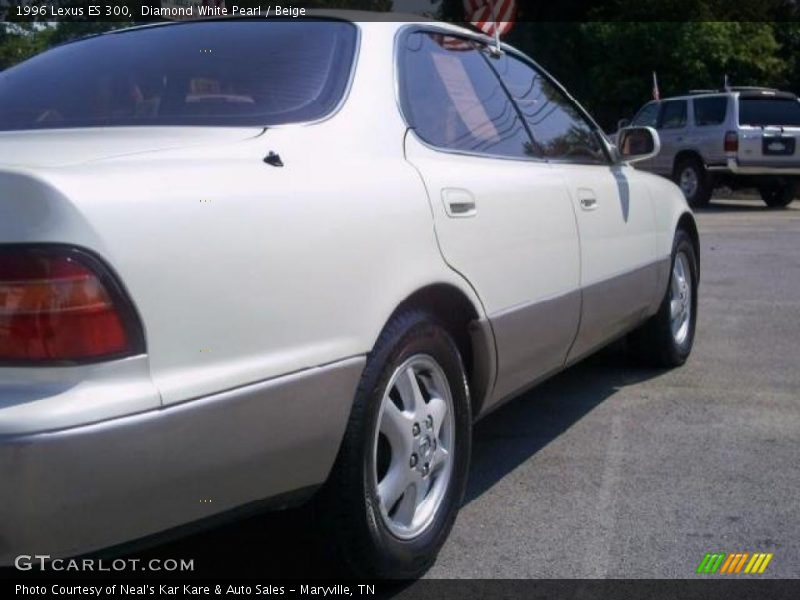 Diamond White Pearl / Beige 1996 Lexus ES 300