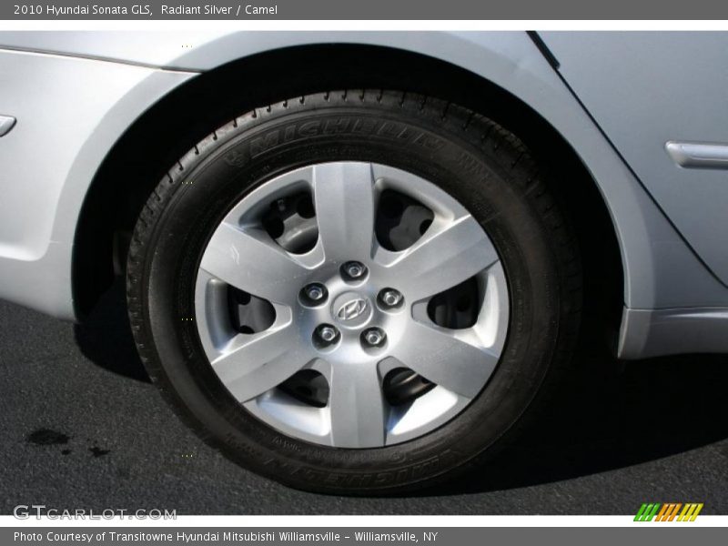 Radiant Silver / Camel 2010 Hyundai Sonata GLS