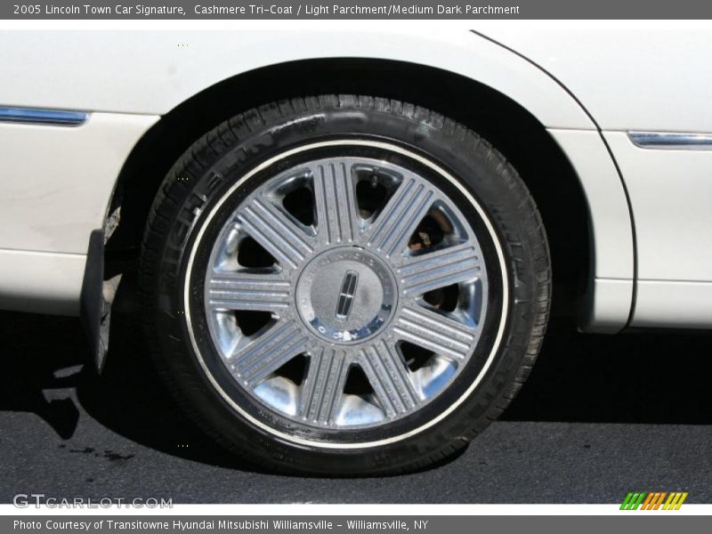 Cashmere Tri-Coat / Light Parchment/Medium Dark Parchment 2005 Lincoln Town Car Signature