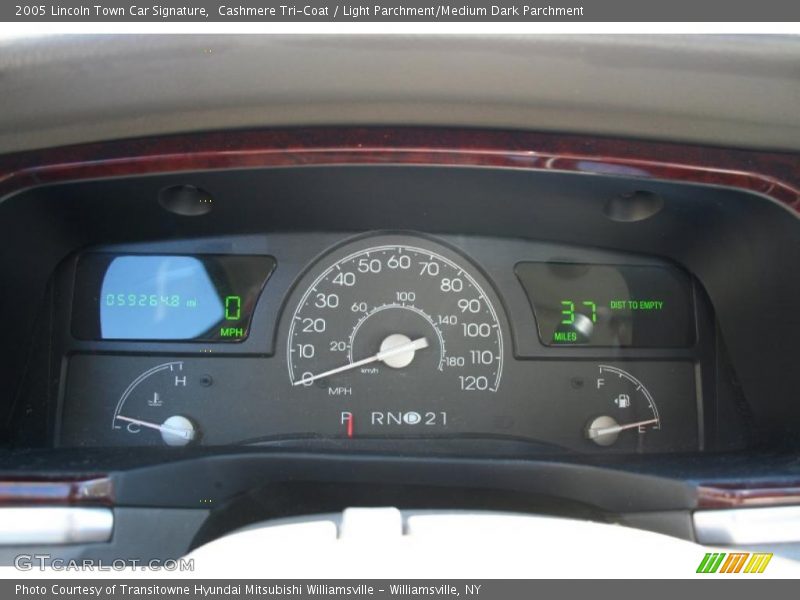 Cashmere Tri-Coat / Light Parchment/Medium Dark Parchment 2005 Lincoln Town Car Signature