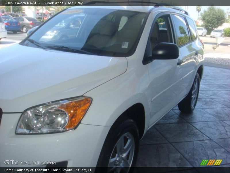 Super White / Ash Gray 2009 Toyota RAV4 I4