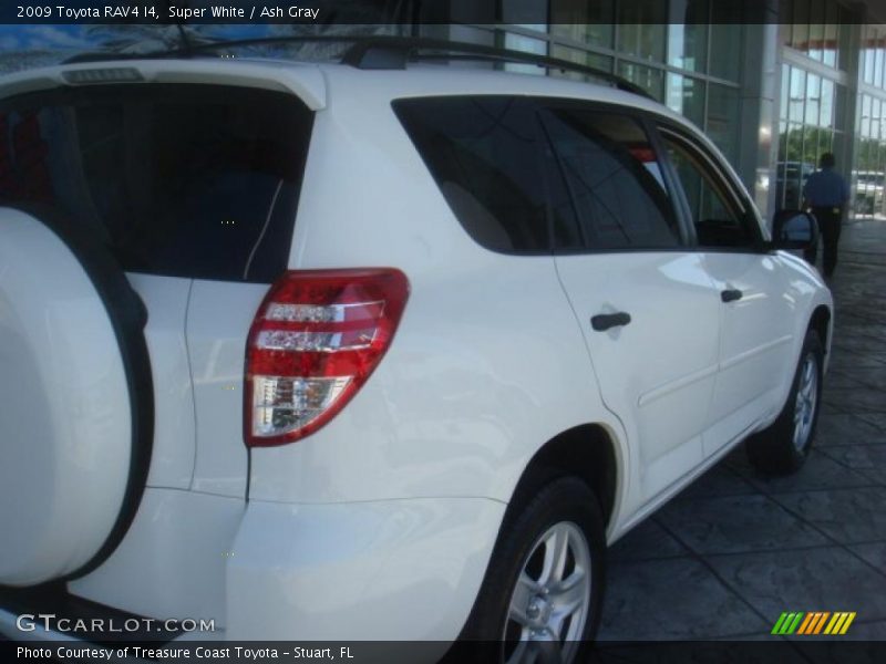 Super White / Ash Gray 2009 Toyota RAV4 I4