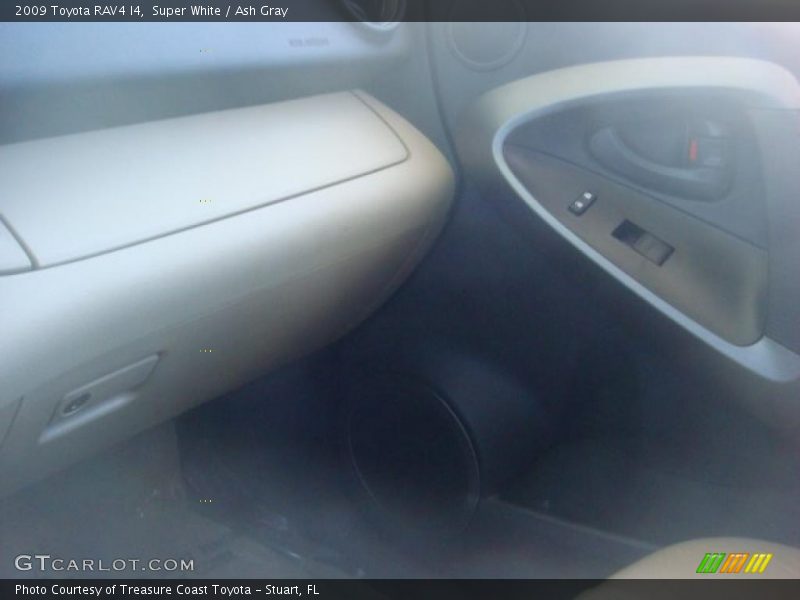 Super White / Ash Gray 2009 Toyota RAV4 I4