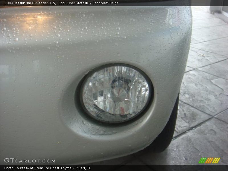 Cool Silver Metallic / Sandblast Beige 2004 Mitsubishi Outlander XLS