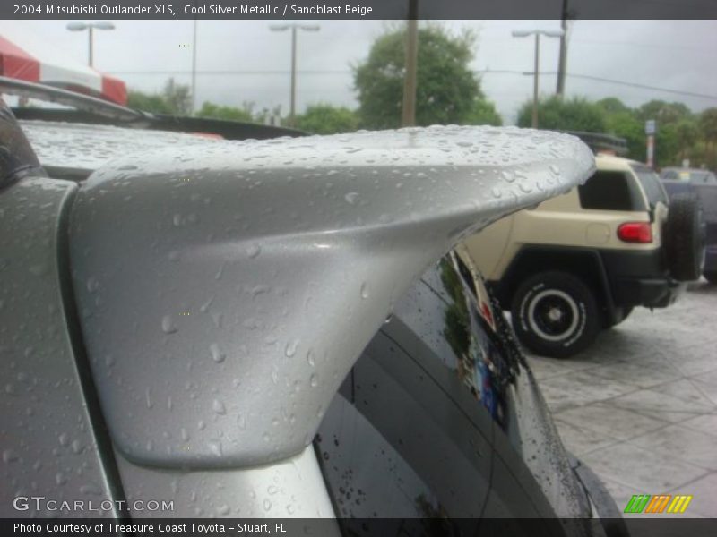 Cool Silver Metallic / Sandblast Beige 2004 Mitsubishi Outlander XLS