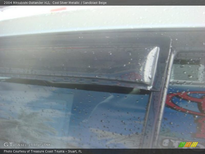 Cool Silver Metallic / Sandblast Beige 2004 Mitsubishi Outlander XLS