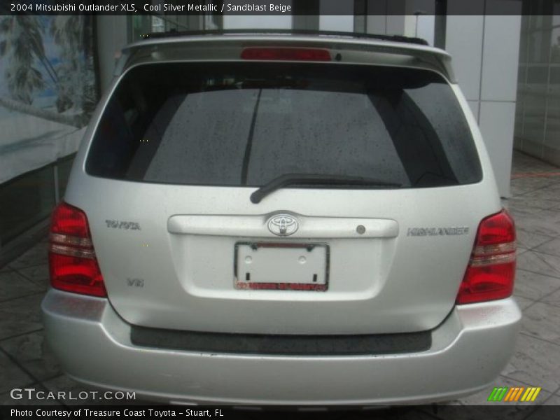 Cool Silver Metallic / Sandblast Beige 2004 Mitsubishi Outlander XLS