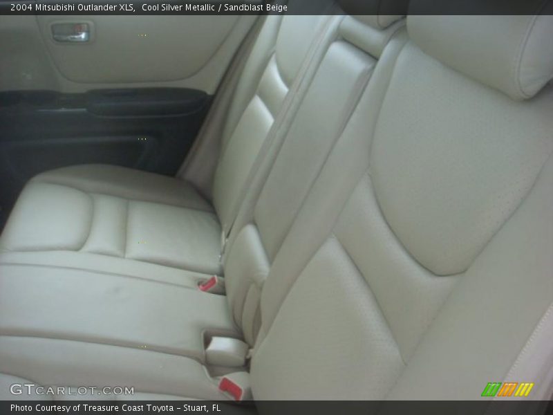 Cool Silver Metallic / Sandblast Beige 2004 Mitsubishi Outlander XLS