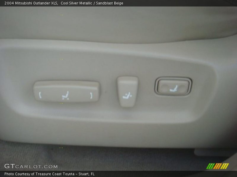 Cool Silver Metallic / Sandblast Beige 2004 Mitsubishi Outlander XLS