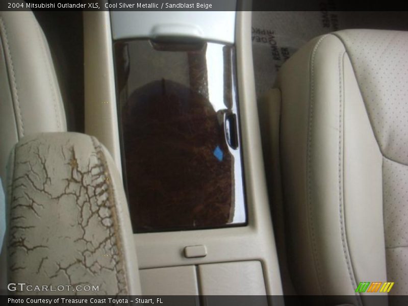 Cool Silver Metallic / Sandblast Beige 2004 Mitsubishi Outlander XLS
