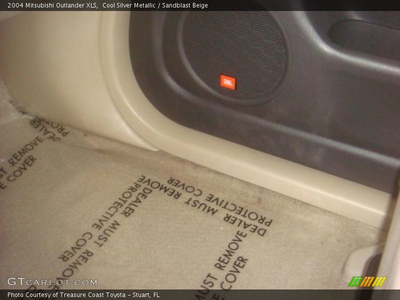 Cool Silver Metallic / Sandblast Beige 2004 Mitsubishi Outlander XLS