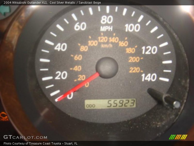 Cool Silver Metallic / Sandblast Beige 2004 Mitsubishi Outlander XLS